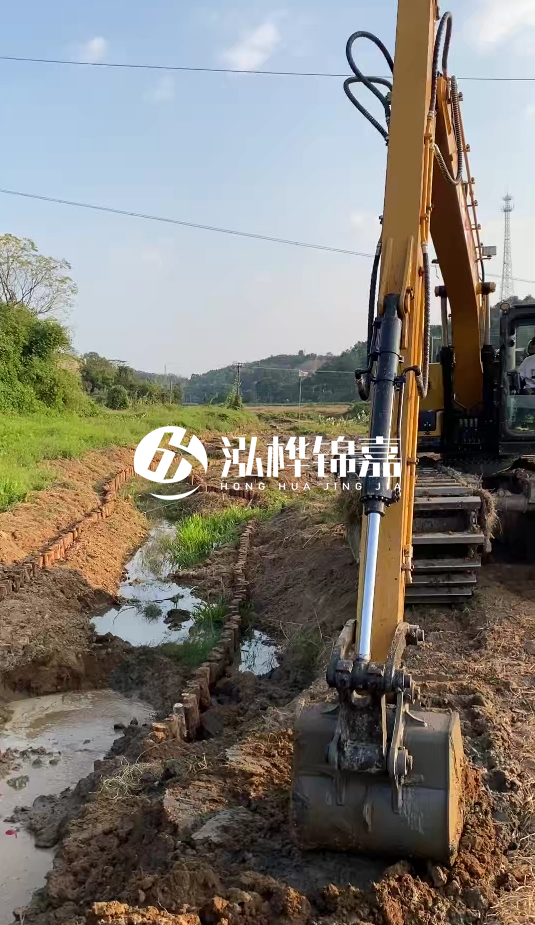 青島河道清淤專(zhuān)業(yè)施工-水挖機(jī)清淤適合哪些河道狀況？